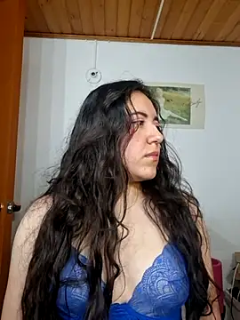 Emi chik online show from March 27, 2026, 10:49 am