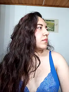 Emi chik online show from October 3, 2025, 11:34 am