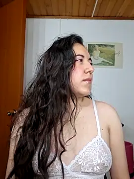 Emi chik online show from March 29, 2026, 9:44 am