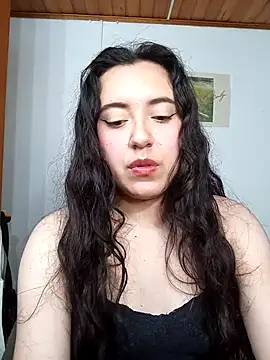 Snapshot of Emi_chik chatting on December 23, 2025, 10:36 am Emi chik online show from December 23, 2025, 10:36 am