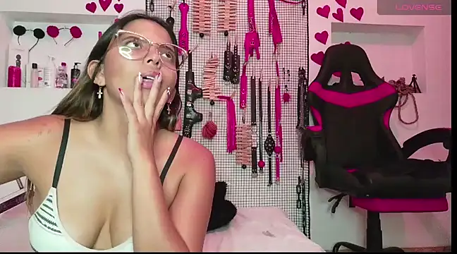 Snapshot of Megaan_Greey chatting on March 4, 2025, 10:05 pm Megaan Greey online show from March 4, 2025, 10:05 pm