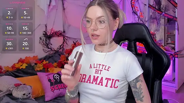 Snapshot of Marta_May_ chatting on November 2, 2025, 4:12 pm Marta May online show from November 2, 2025, 4:12 pm