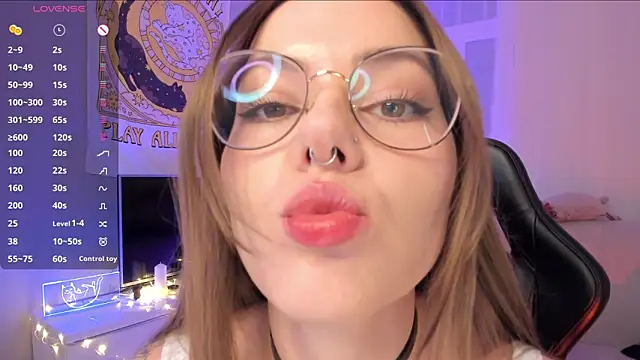 Snapshot of Marta_May_ chatting on February 9, 2025, 7:41 pm Marta May online show from February 9, 2025, 7:41 pm