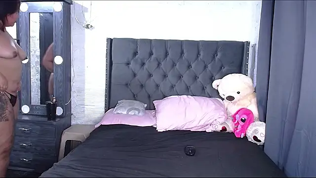 Snapshot of BadEva00 chatting on September 19, 2025, 8:02 pm BadEva00 online show from September 19, 2025, 8:02 pm