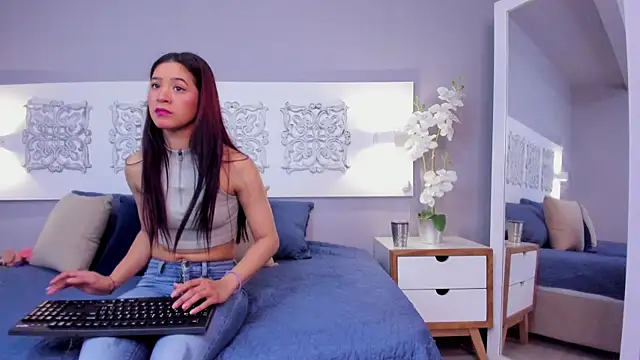 Snapshot of adelaa_11 chatting on March 20, 2025, 12:32 pm adelaa 11 online show from March 20, 2025, 12:32 pm