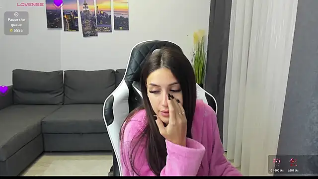 Kimi Ivy online show from October 31, 2025, 4:31 am