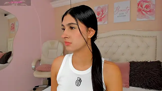 Snapshot of Ashley_Evans18 chatting on March 14, 2025, 1:24 pm Ashley Evans18 online show from March 14, 2025, 1:24 pm