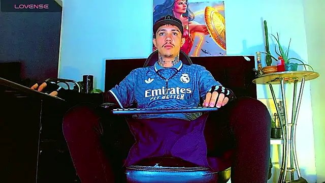 HannibalLester online show from January 17, 2026, 4:27 am