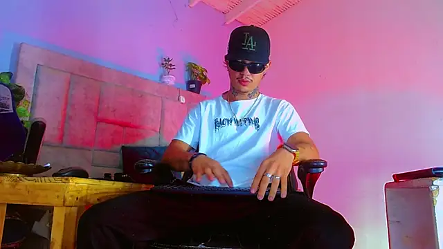 Snapshot of HannibalLester chatting on September 10, 2025, 4:11 am HannibalLester online show from September 10, 2025, 4:11 am