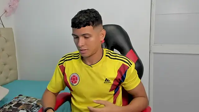 yei-sant online show from October 25, 2025, 2:44 am