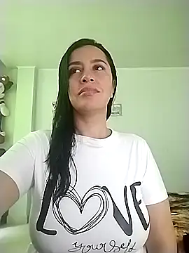 hailey85 online show from October 18, 2025, 7:27 pm