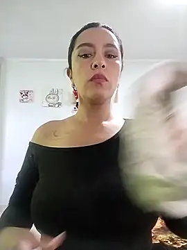 Snapshot of hailey85 chatting on February 18, 2026, 8:05 pm hailey85 online show from February 18, 2026, 8:05 pm