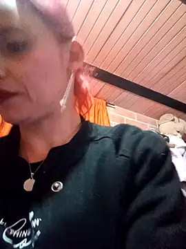 Snapshot of Rachhelle__ chatting on January 11, 2025, 1:27 am Rachhelle online show from January 11, 2025, 1:27 am