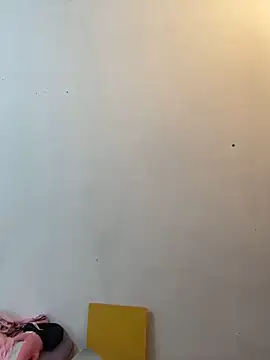 Snapshot of crystalmmour chatting on January 27, 2025, 11:43 am crystalmmour online show from January 27, 2025, 11:43 am