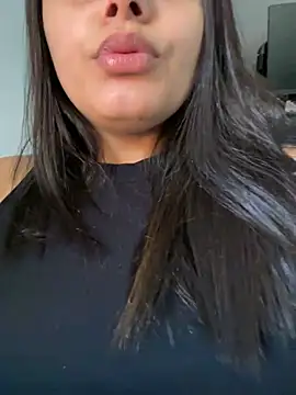 Snapshot of crystalmmour chatting on January 11, 2025, 2:36 pm crystalmmour online show from January 11, 2025, 2:36 pm