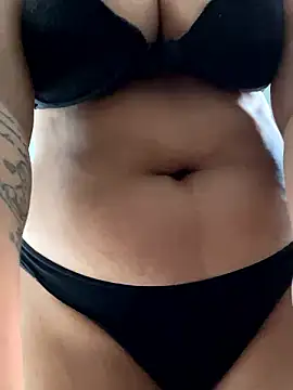 Snapshot of crystalmmour chatting on December 5, 2024, 4:50 pm crystalmmour online show from December 5, 2024, 4:50 pm