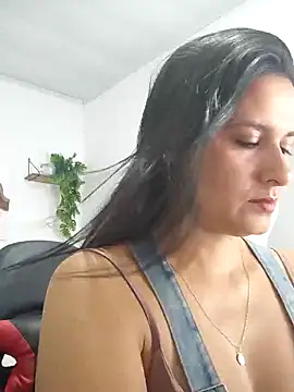Snapshot of elena_jonees chatting on September 15, 2025, 7:36 pm elena jonees online show from September 15, 2025, 7:36 pm
