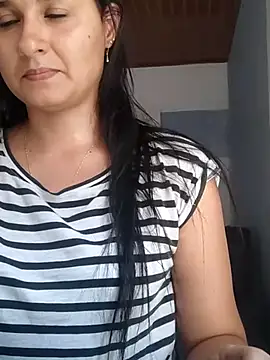 Snapshot of elena_jonees chatting on February 19, 2025, 6:43 pm elena jonees online show from February 19, 2025, 6:43 pm