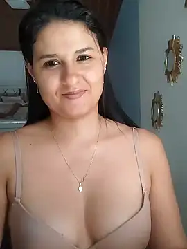 Snapshot of elena_jonees chatting on February 13, 2025, 6:37 pm elena jonees online show from February 13, 2025, 6:37 pm