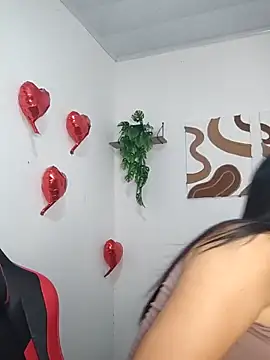 Snapshot of elena_jonees chatting on October 21, 2025, 7:46 pm elena jonees online show from October 21, 2025, 7:46 pm