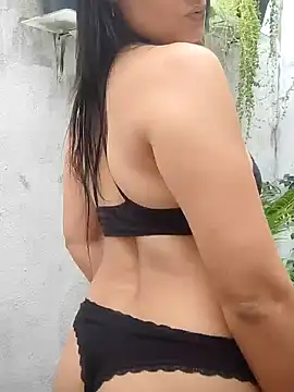 Snapshot of elena_jonees chatting on February 11, 2025, 9:35 pm elena jonees online show from February 11, 2025, 9:35 pm
