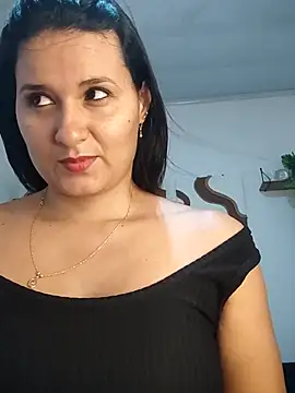 Snapshot of elena_jonees chatting on October 27, 2025, 8:32 pm elena jonees online show from October 27, 2025, 8:32 pm