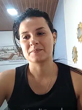 Snapshot of elena_jonees chatting on February 17, 2025, 9:43 pm elena jonees online show from February 17, 2025, 9:43 pm