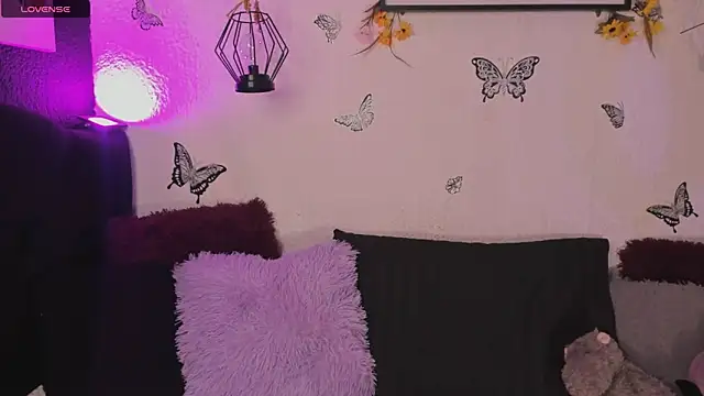 yoishat77 online show from April 16, 2026, 3:18 am