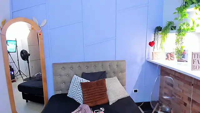 nathalie rossel online show from November 27, 2025, 8:20 pm