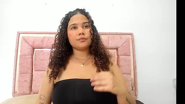 Snapshot of zoee_lovv chatting on February 27, 2025, 6:57 am zoee lovv online show from February 27, 2025, 6:57 am