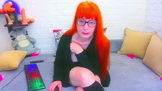 Snapshot of RedHousewife chatting on October 15, 2025, 2:14 pm RedHousewife online show from October 15, 2025, 2:14 pm