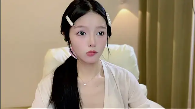 xiaodaibabyy online show from October 3, 2025, 1:12 pm