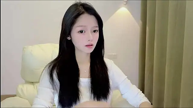 xiaodaibabyy online show from November 8, 2025, 8:18 am