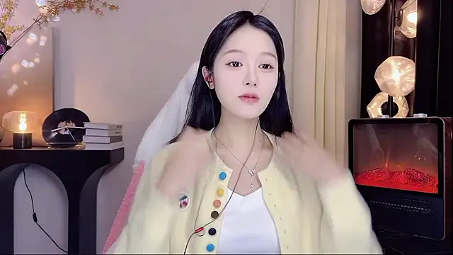 xiaodaibabyy online show from March 6, 2025, 1:14 pm