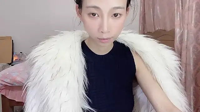 Snapshot of Lili-2 chatting on March 11, 2025, 5:24 pm Lili-2 online show from March 11, 2025, 5:24 pm