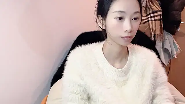 Snapshot of Lili-2 chatting on January 10, 2025, 11:43 am Lili-2 online show from January 10, 2025, 11:43 am