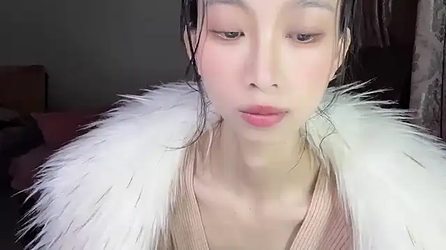 Snapshot of Lili-2 chatting on February 18, 2025, 3:52 pm Lili-2 online show from February 18, 2025, 3:52 pm