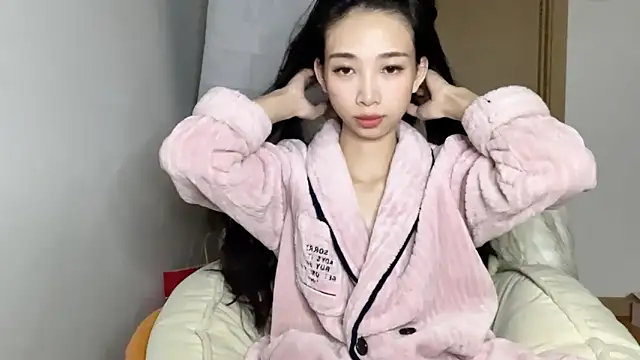 Snapshot of Lili-2 chatting on January 22, 2025, 4:12 pm Lili-2 online show from January 22, 2025, 4:12 pm