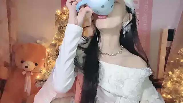 Snapshot of Lili-2 chatting on December 20, 2024, 10:54 pm Lili-2 online show from December 20, 2024, 10:54 pm