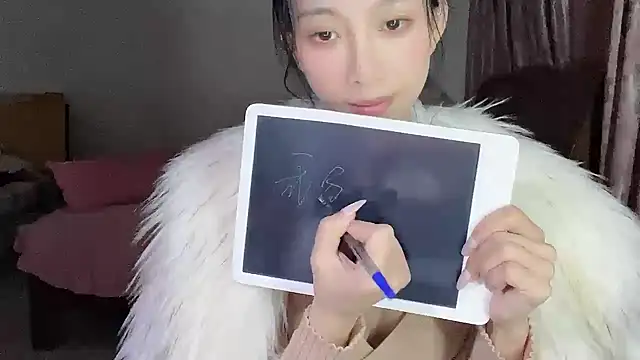 Snapshot of Lili-2 chatting on February 18, 2025, 6:58 pm Lili-2 online show from February 18, 2025, 6:58 pm