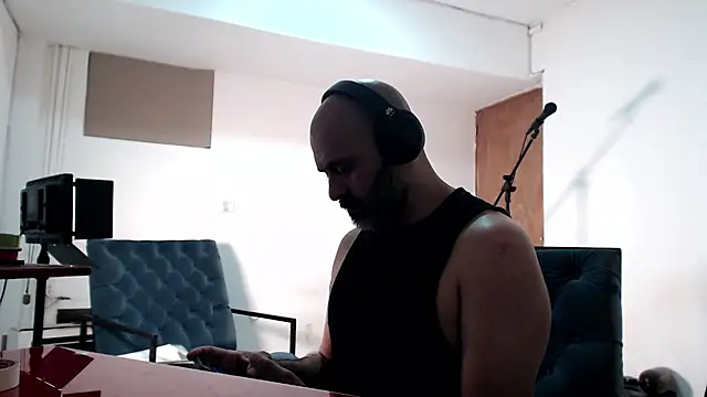 Gabriel Harmant online show from December 18, 2024, 7:52 pm