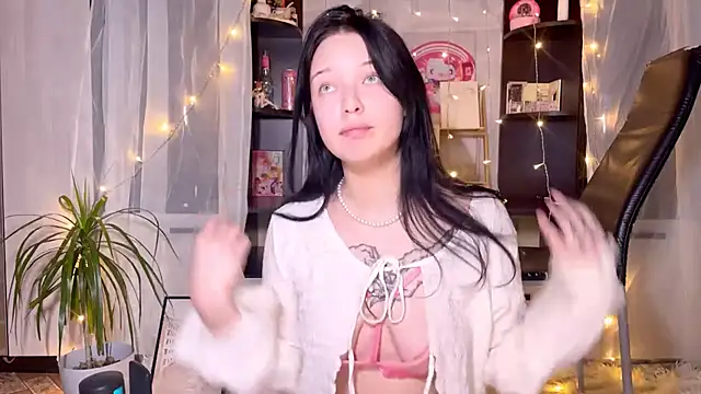 EmmaKittyCat online show from November 21, 2025, 6:18 pm