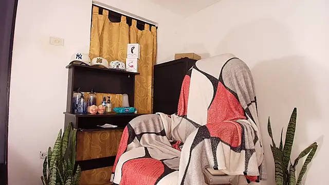 Snapshot of Edward_Milleer chatting on October 21, 2025, 6:29 pm Edward Milleer online show from October 21, 2025, 6:29 pm