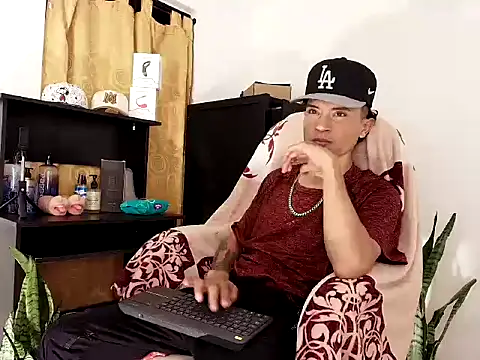 Snapshot of Edward_Milleer chatting on October 26, 2025, 3:40 am Edward Milleer online show from October 26, 2025, 3:40 am