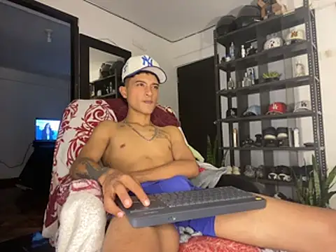 Snapshot of Edward_Milleer chatting on November 19, 2025, 11:38 pm Edward Milleer online show from November 19, 2025, 11:38 pm