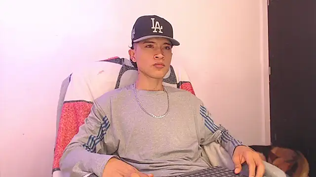 Snapshot of Edward_Milleer chatting on December 1, 2025, 10:27 am Edward Milleer online show from December 1, 2025, 10:27 am