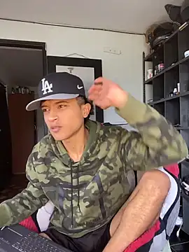 Snapshot of Edward_Milleer chatting on November 4, 2025, 4:33 pm Edward Milleer online show from November 4, 2025, 4:33 pm