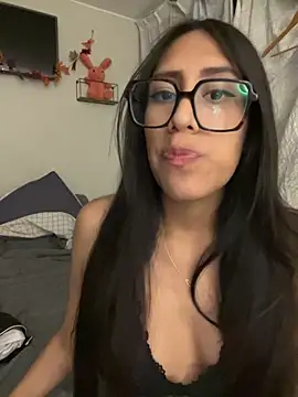 AleFantasy0001 online show from November 4, 2025, 4:16 am