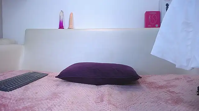 Melodi Roux online show from November 5, 2025, 1:25 pm