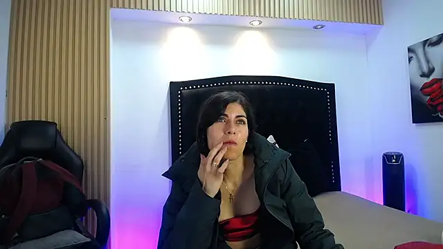 Melodi Roux online show from April 19, 2026, 1:01 pm